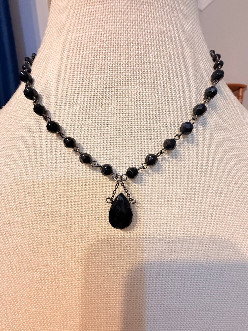 Vintage Black Bead Drop Necklace 14”+3”